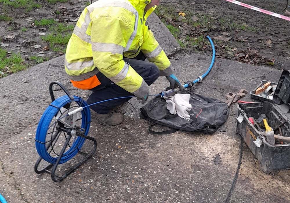 Feeding a new water pipe underground